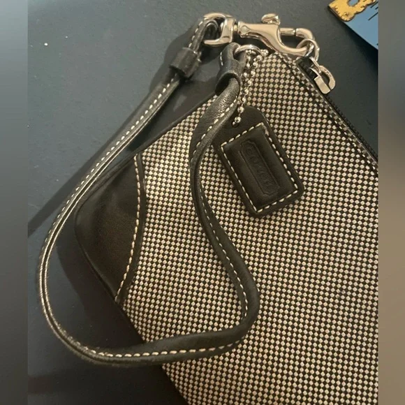 Coach checkered wristlet - Picture 5 of 8